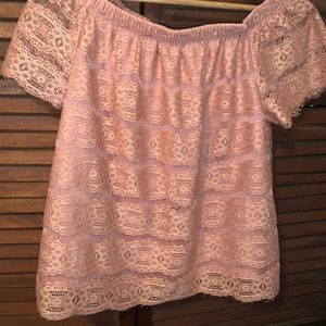 Off the shoulder lace design shirt